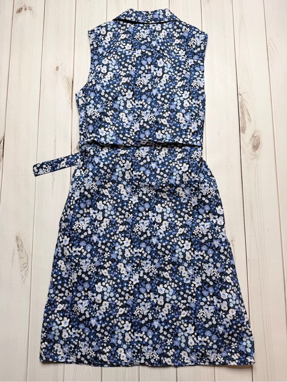 Tommy Hilfiger Blue and White Floral Button-Up Top - Picture 6 of 6